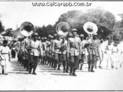 Desfilando à frente da Banda do 15º RI